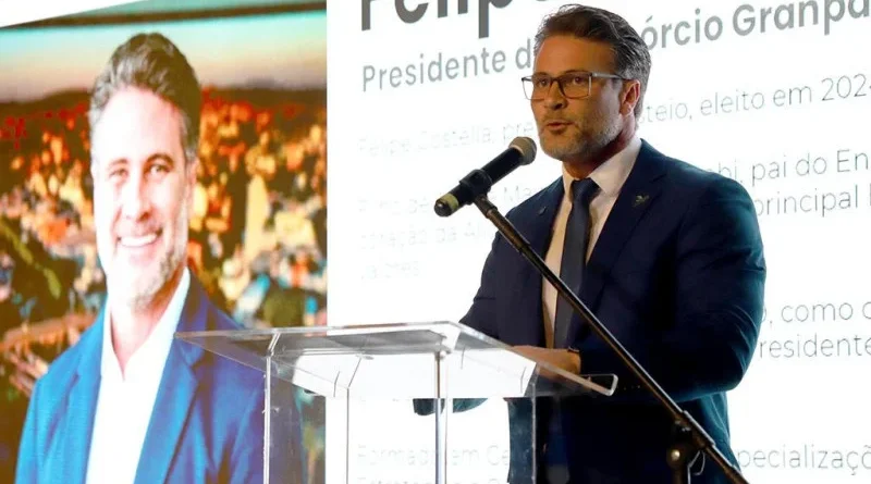 Felipe Costella é empossado como presidente do Consórcio Granpal Foto: Djalma Correa Pacheco/Prefeitura de Esteio