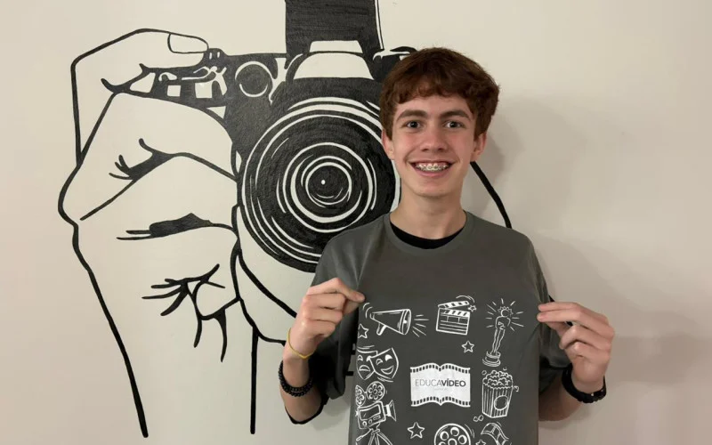 Henrique, de 14 anos, está na turma avançada do Educavídeo Foto: Fernanda Fauth/GES-Especial