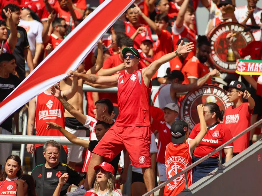 Inter faz treino aberto e mobiliza torcida no Beira-Rio