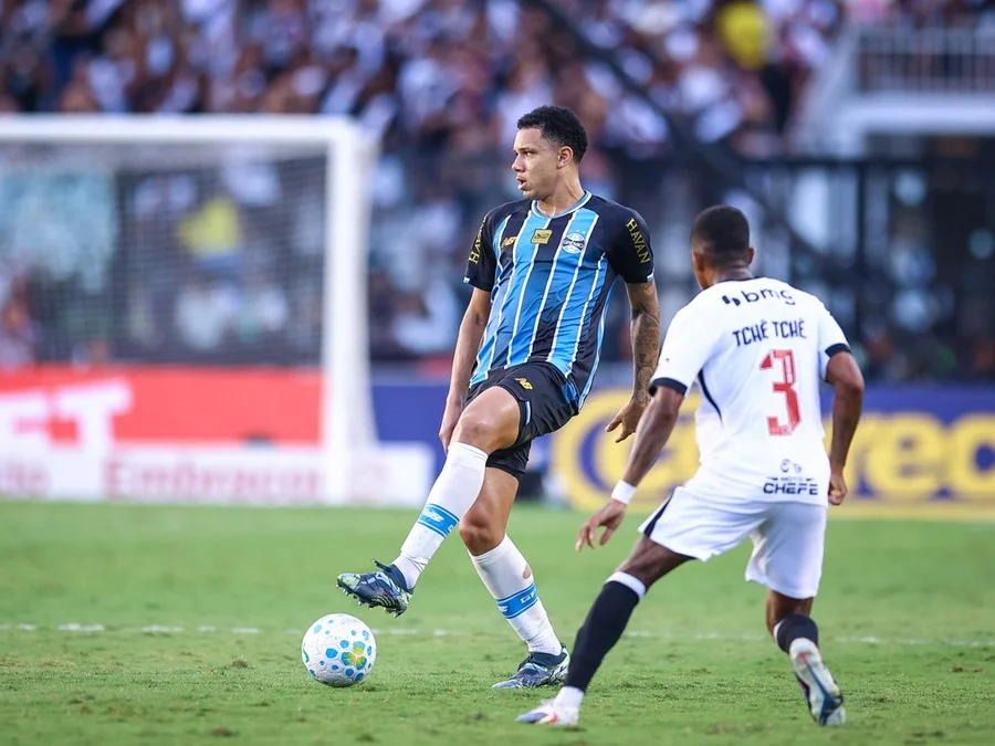Zagueiro do Grêmio recebe sondagem de outros dois clubes da Europa
