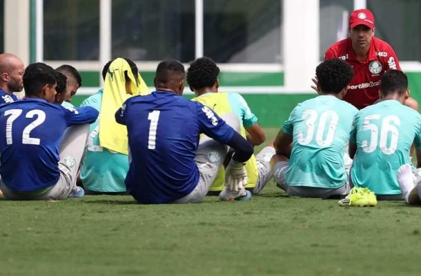 Palmeiras avalia desgaste de convocados e tem dúvidas para encarar o Grêmio
