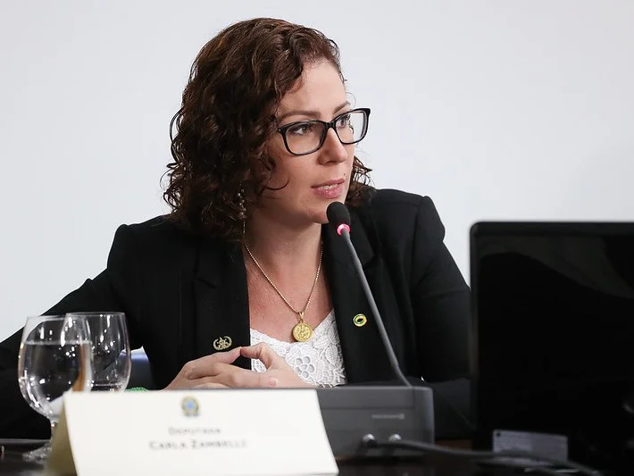 Itália aceita extradição de Carla Zambelli