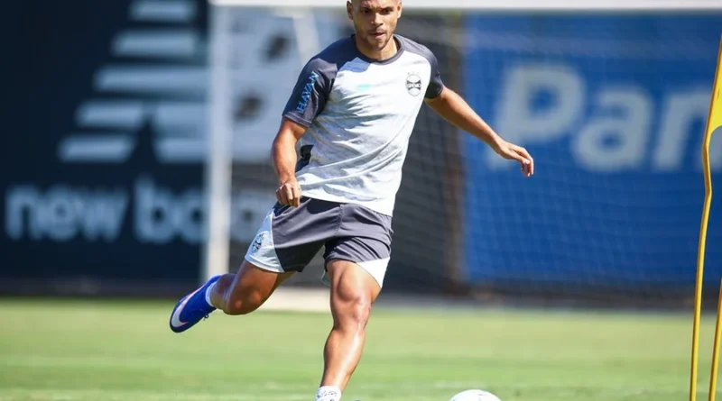 Braithwaite deverá receber nova oportunidade entre os titulares Foto : LUCAS UEBEL / GRÊMIO FBPA