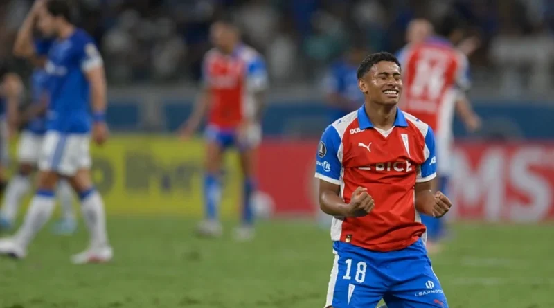 Chilenos conseguiram triunfo nos acréscimos Foto : Douglas Magno / AFP