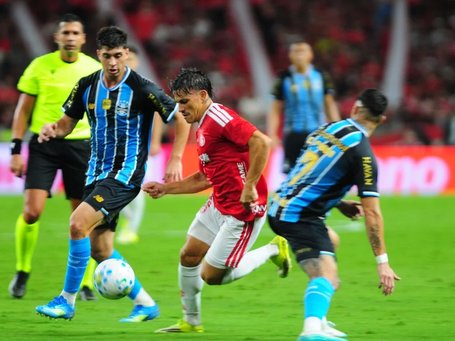 Desfalques na defesa desafiam Pezzolano para duelo com o Mirassol