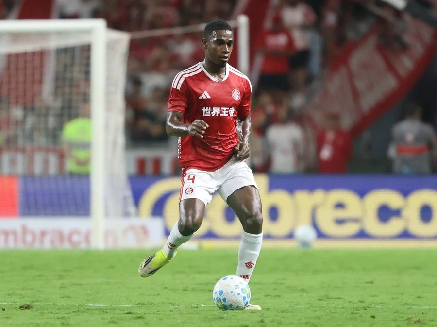 Inter retoma treinos com mudanças na defesa e mira reação diante do Mirassol