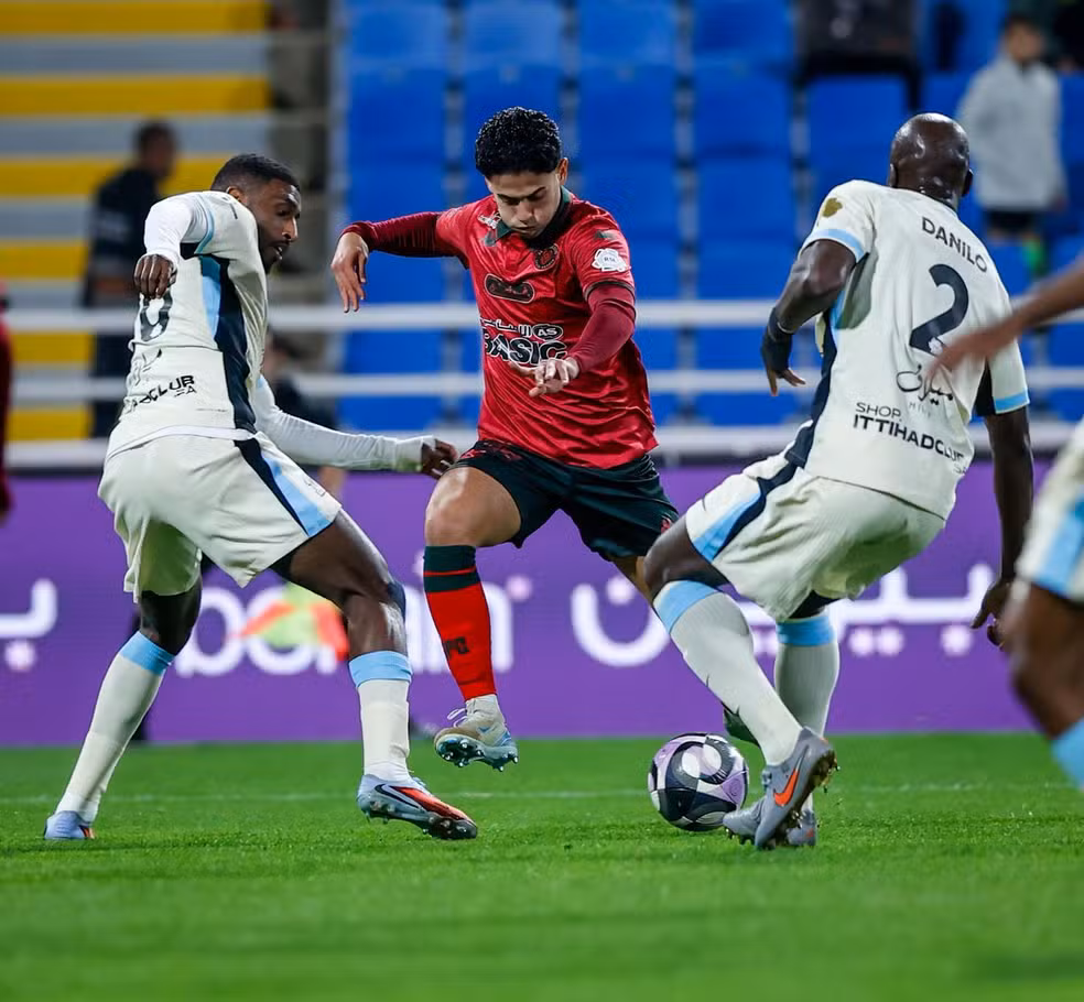 Guga tem 17 jogos pelo Al Kholood — Foto: Al Kholood / Divulgação