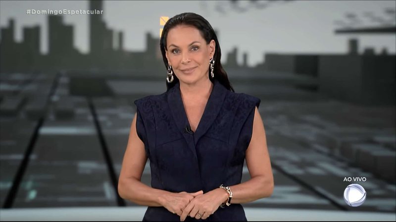 Carolina Ferraz é demitida da Record e nova apresentadora do Domingo Espetacular é anunciada