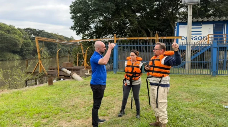 Corsan e Fepam fazem vistoria na captação de água bruta da Corsan, em Esteio Foto: Corsan