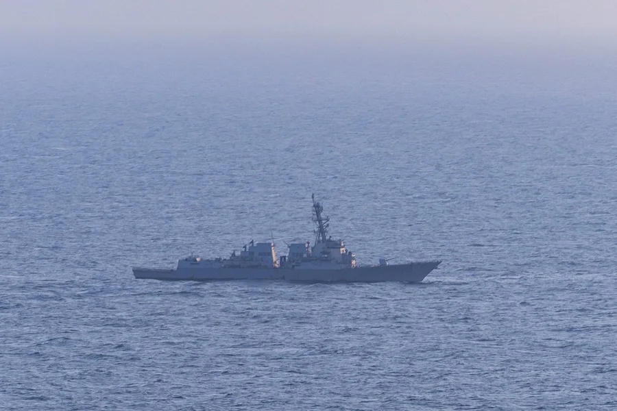 Áudio mostra aviso dos EUA a navios que tentam sair de portos do Irã