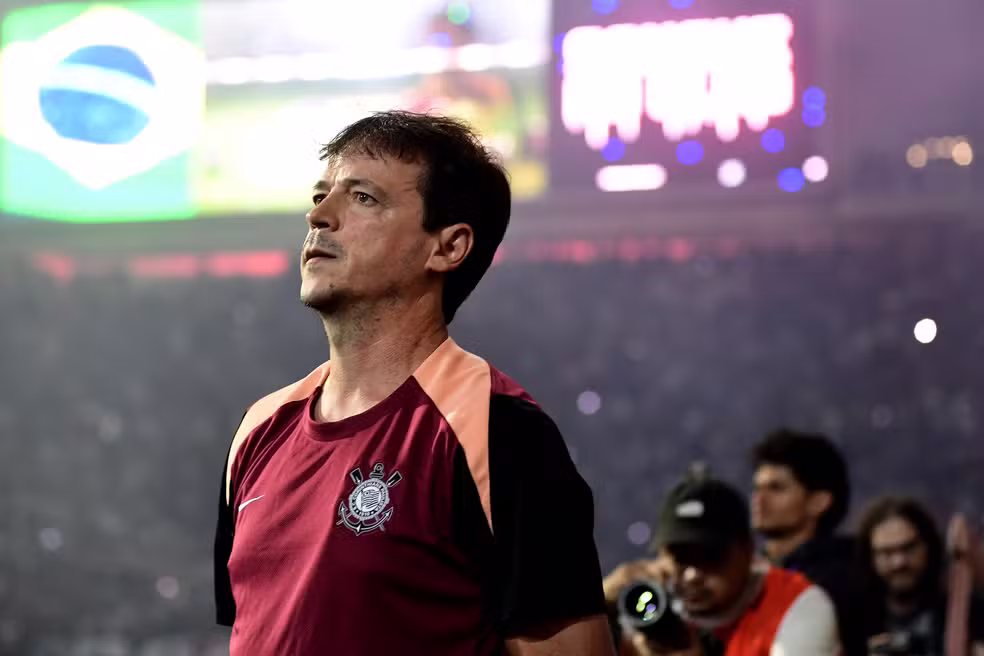 Diniz destaca espírito de luta do Corinthians em Dérbi: “Time e torcida jogaram no mesmo tom”