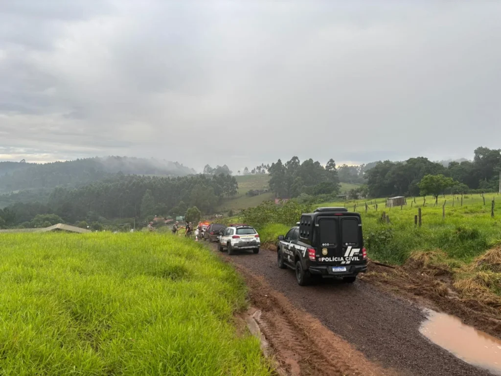 Segundo a investigação, homem encontrado em carro em São Sebastião do Caí foi morto a tiros com arma calibre 9 mm - Foto: Polícia Civil